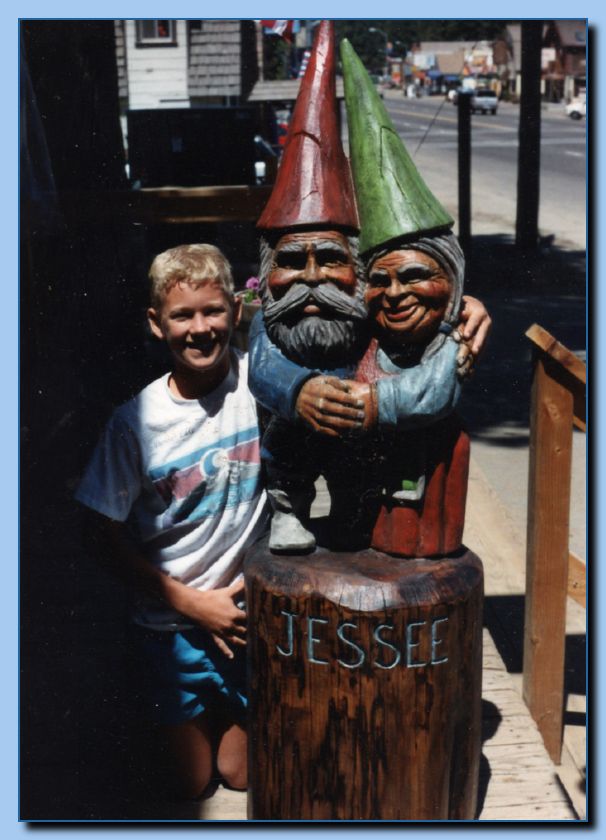 1-19 gnome couple